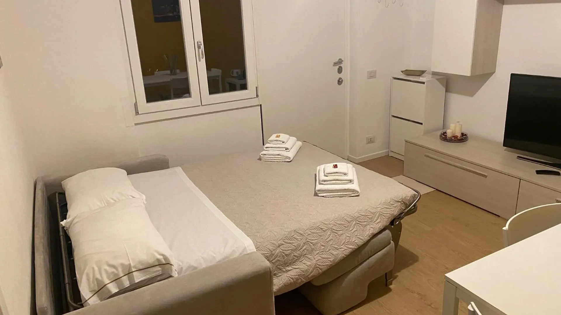 Appartamento In Villa Parabiago Apartment